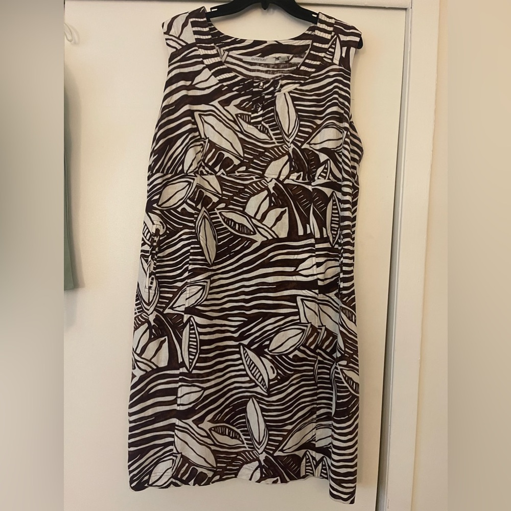 Ladies Brown & White Sleeveless Avenue Dress